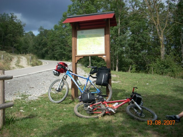 bicisdescansando.jpg